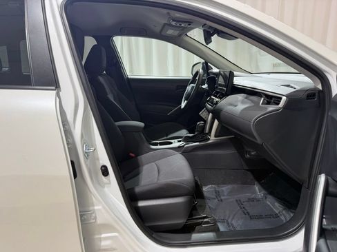 Certified 2025 Toyota Corolla Cross LE FWD image 21