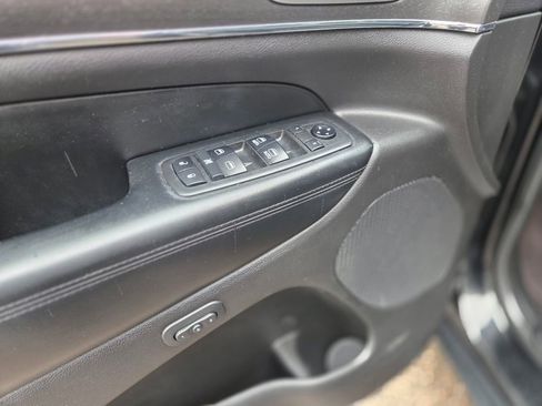 Used 2018 Jeep Grand Cherokee Limited image 13
