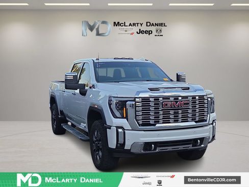 Used 2024 GMC Sierra 2500 Denali w/ Denali Reserve Package AWD/4WD image 1