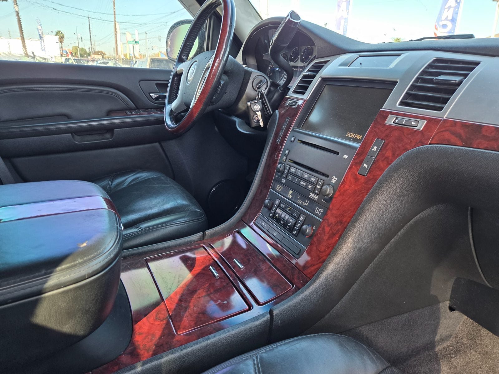 Used 2007 Cadillac Escalade AWD w/ Information Package image 18