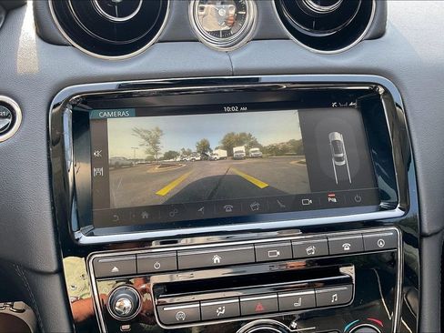 Used 2018 Jaguar XJ R-Sport RWD image 16