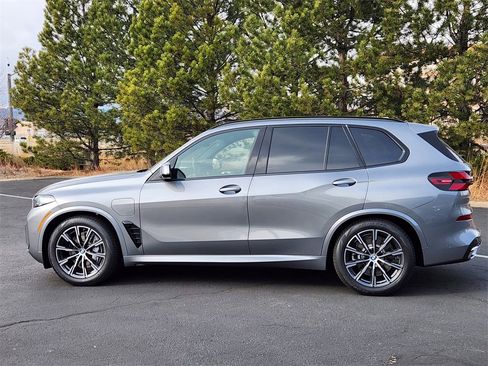 New 2026 BMW X5 xDrive50e image 2
