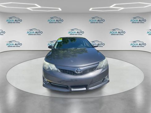 Used 2014 Toyota Camry SE image 2