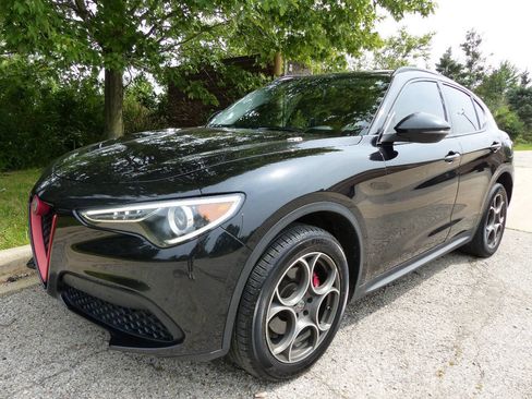 Used 2018 Alfa Romeo Stelvio Sport w/ Quick Order Package 22J Sport AWD/4WD image 5