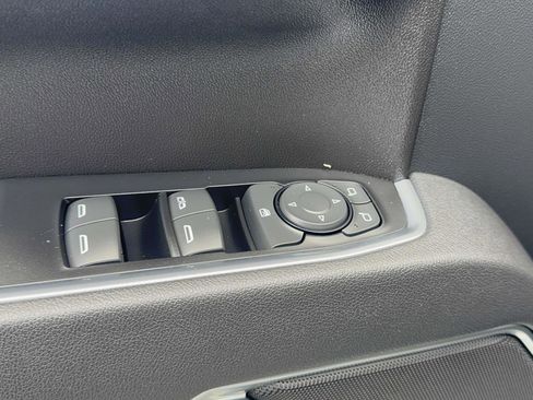 Used 2025 GMC Sierra 1500 Elevation image 18