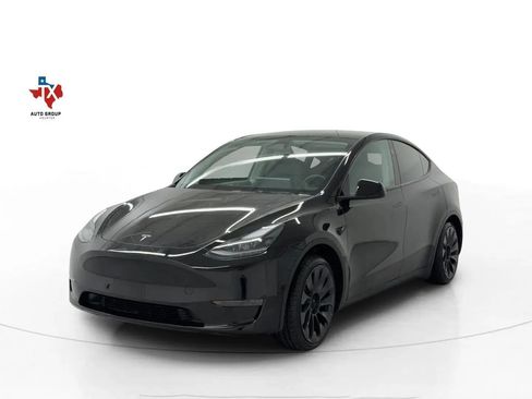 Used 2024 Tesla Model Y 2WD image 5