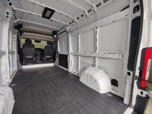 Used 2023 RAM ProMaster 2500 FWD image 9