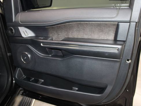 Used 2019 Ford Expedition Limited w/ Equipment Group 301A RWD image 24