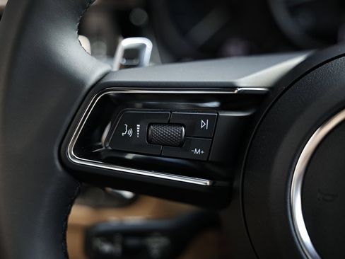 New 2026 Porsche Macan image 38