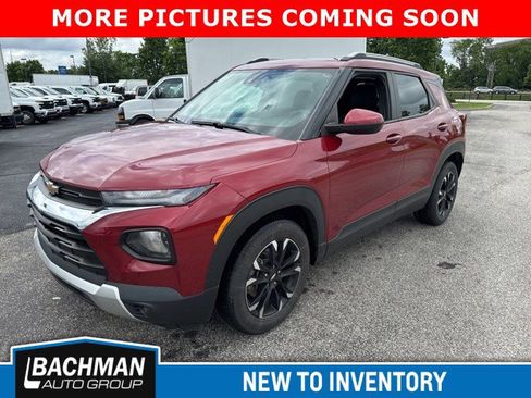 Used 2021 Chevrolet TrailBlazer LT w/ Premium Seating Package FWD image 3