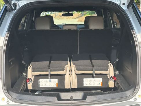 Certified 2018 Ford Explorer XLT w/ Equipment Group 202A FWD image 16