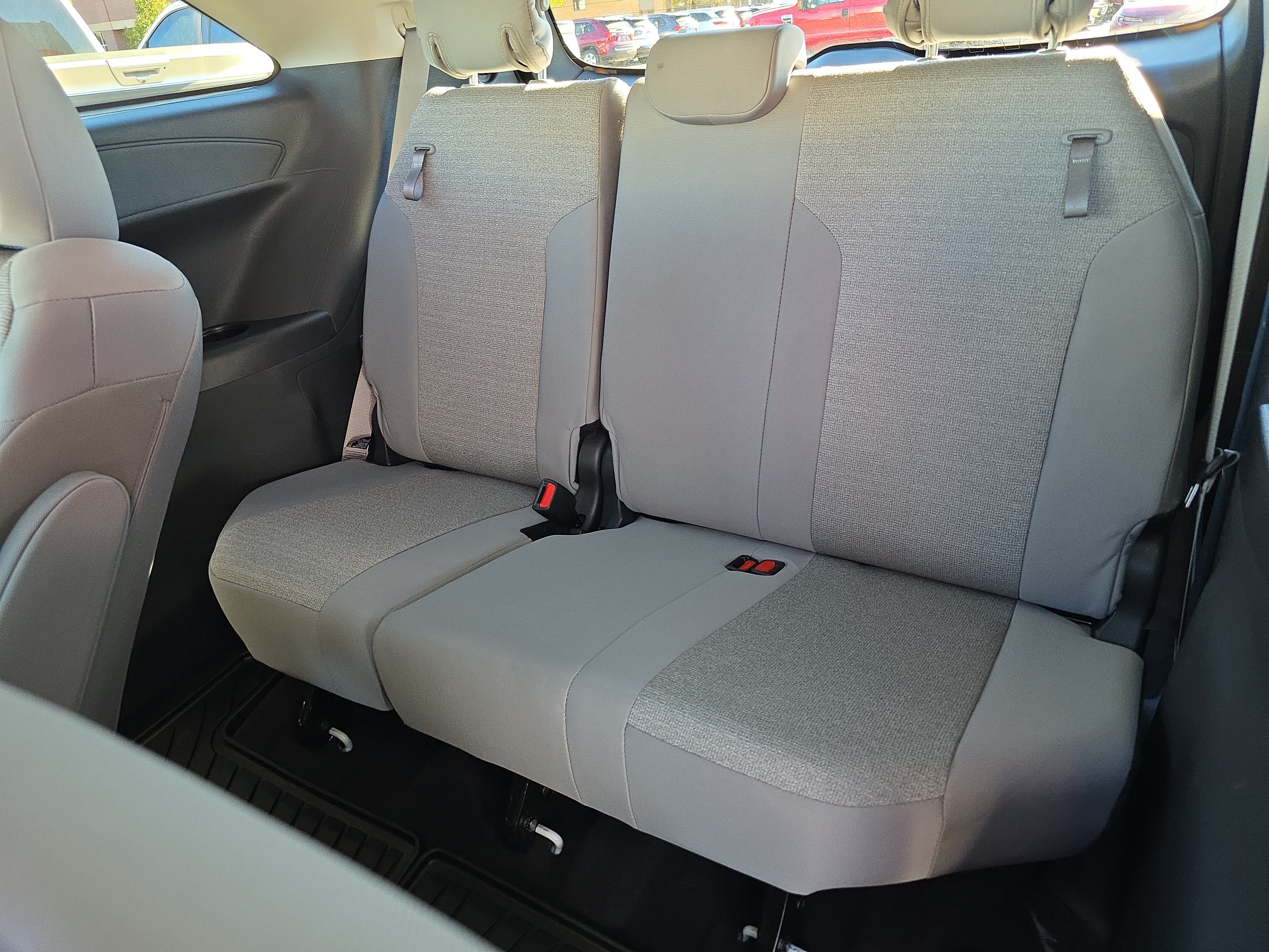 Used 2025 Toyota Sienna LE AWD/4WD image 15