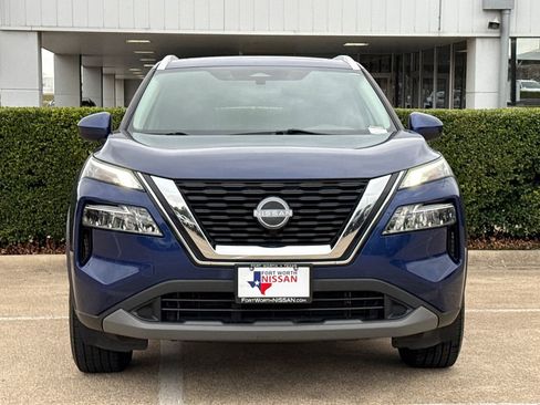 Used 2023 Nissan Rogue SV w/ SV Premium B Package image 3