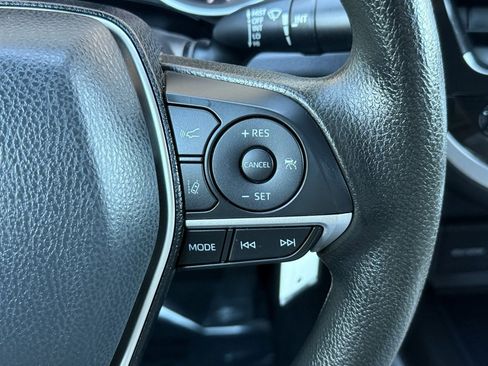 Used 2022 Toyota Camry LE image 31