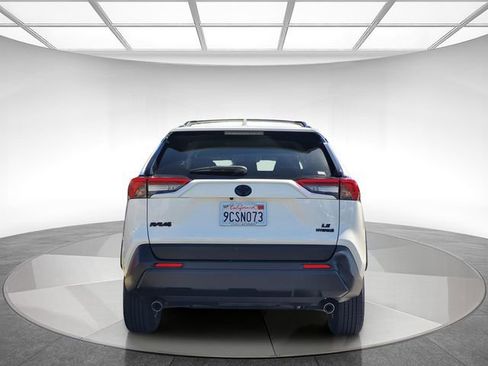 Used 2022 Toyota RAV4 LE AWD/4WD image 5
