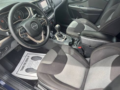 Used 2016 Jeep Cherokee Sport FWD image 8