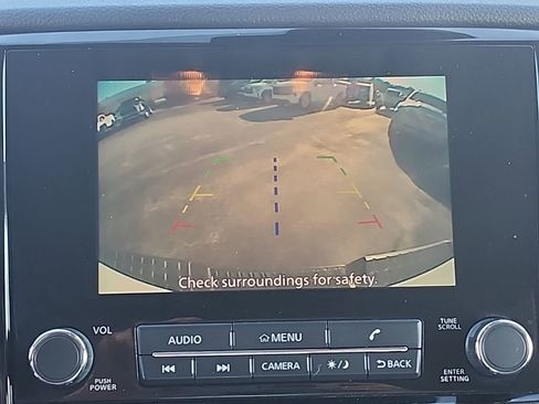 Used 2022 Nissan Titan SV image 5