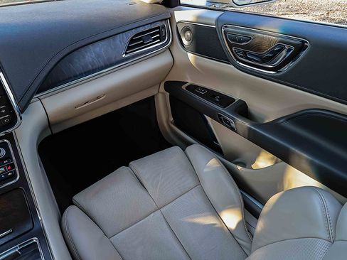 Used 2018 Lincoln Continental Reserve image 16