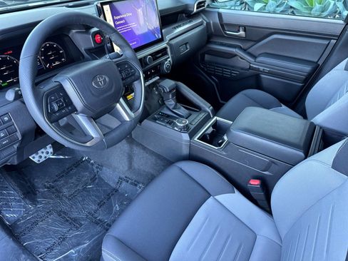 Used 2025 Toyota Tacoma TRD Sport w/ TRD Sport Upgrade Package image 4