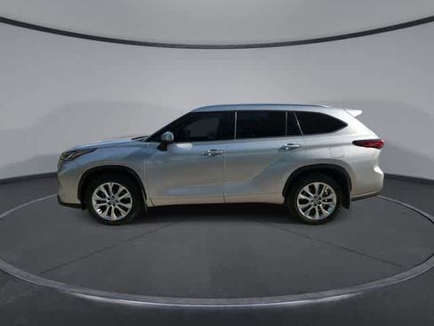 Used 2023 Toyota Highlander Limited FWD image 5