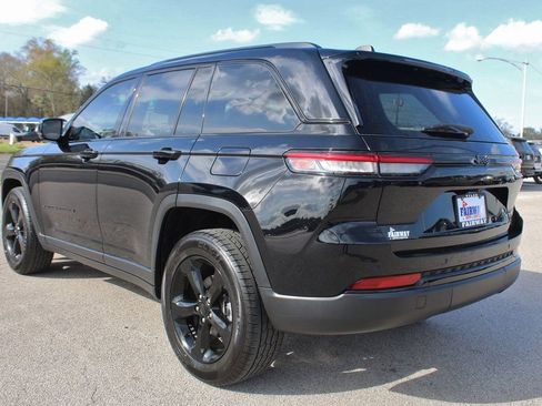 Used 2023 Jeep Grand Cherokee Altitude image 7