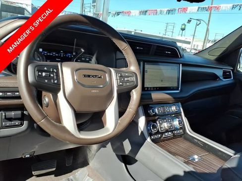 Used 2021 GMC Yukon Denali w/ Denali Premium Package image 9