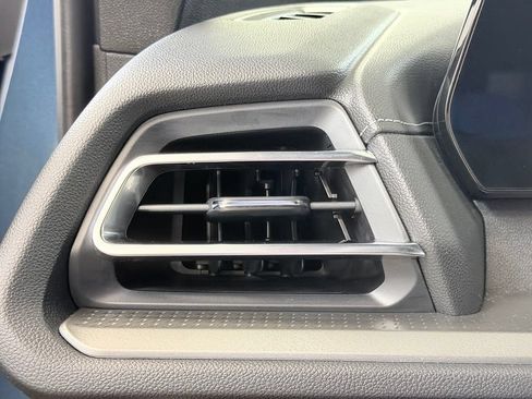 Used 2025 Chevrolet Traverse LT FWD image 45