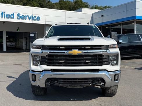 Used 2025 Chevrolet Silverado 2500 LT AWD/4WD image 5
