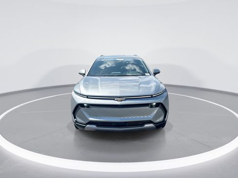 Used 2025 Chevrolet Equinox EV LT FWD image 3