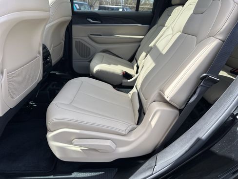 Used 2025 Jeep Grand Cherokee L Limited image 24