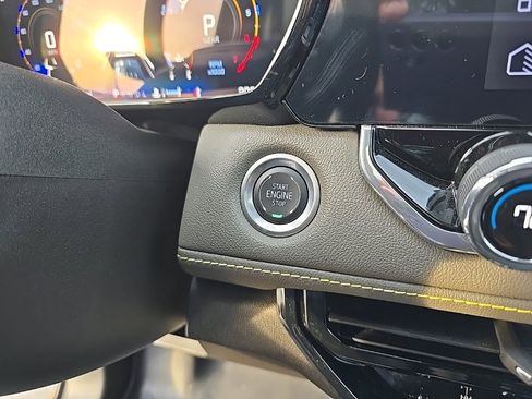 Used 2024 Chevrolet Colorado ZR2 w/ Technology Package image 18