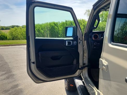 Used 2020 Jeep Gladiator Mojave AWD/4WD image 12