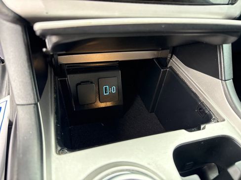 Used 2024 Ford Explorer XLT image 32