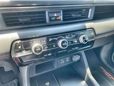 Used 2025 Honda Pilot TrailSport image 26