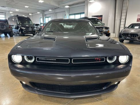 Used 2017 Dodge Challenger R/T image 2