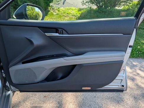 Used 2018 Toyota Camry SE w/ Moonroof Package FWD image 34