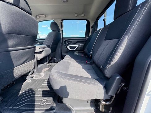 Used 2018 Nissan Titan SV AWD/4WD image 20