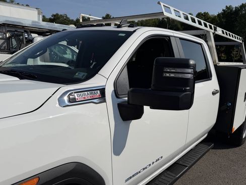 Used 2023 GMC Sierra 3500 Pro w/ Convenience Package AWD/4WD image 4