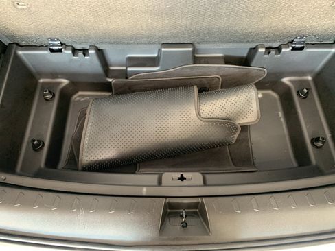Used 2023 Chevrolet Traverse Premier FWD image 10