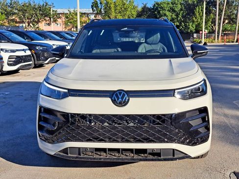 New 2026 Volkswagen Tiguan SE R-Line FWD image 2