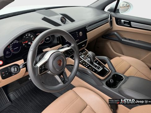 Used 2023 Porsche Cayenne Platinum Edition AWD/4WD image 28