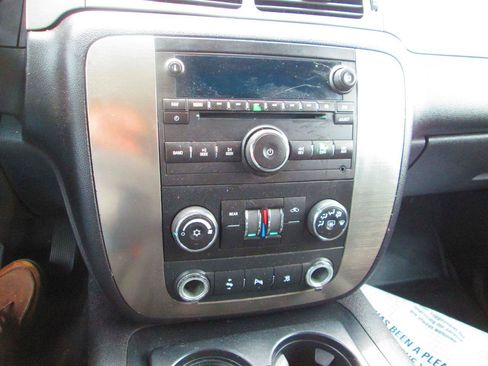 Used 2013 Chevrolet Tahoe 4WD image 18