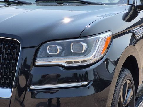 Used 2022 Lincoln Navigator Reserve AWD/4WD image 9