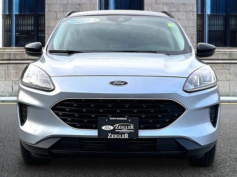 Used 2022 Ford Escape SE w/ SE Sport Appearance Package AWD/4WD image 3
