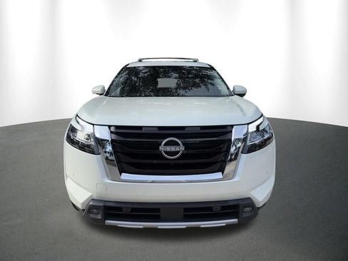 Used 2023 Nissan Pathfinder SL w/ SL Premium Package FWD image 16
