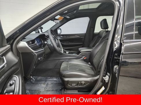 Certified 2025 Jeep Grand Cherokee Altitude AWD/4WD image 12