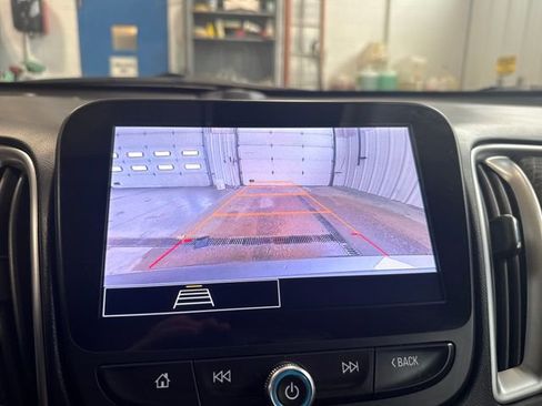 Used 2025 Chevrolet Malibu LT image 23