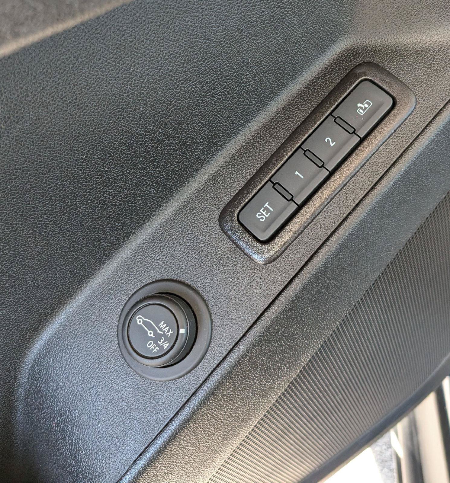 Used 2020 Chevrolet Equinox Premier AWD/4WD image 16