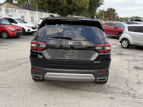 Used 2023 Honda Pilot Touring image 5
