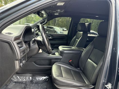 Used 2021 Chevrolet Suburban LT w/ Rear Media and Nav Package image 8